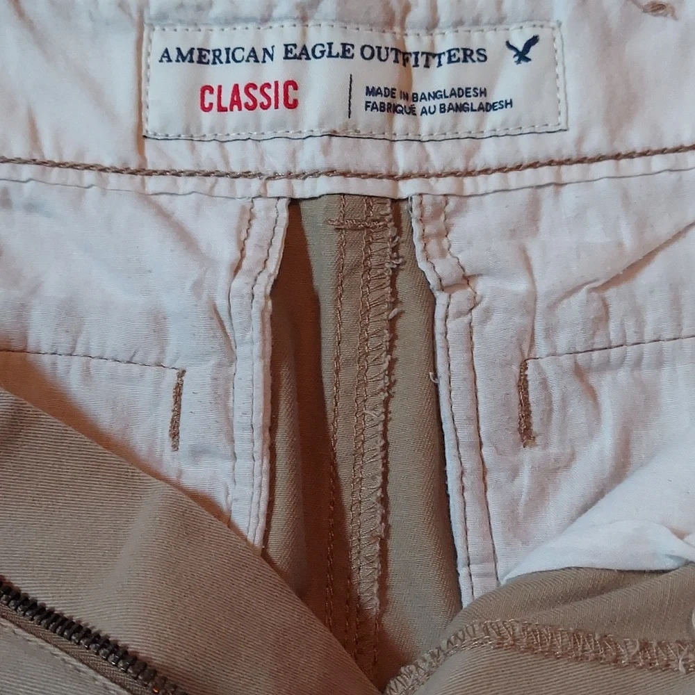 AMERICAN EAGLE CLASSIC FIT KHAKI SHORTS EUC - LIKE NEW!
